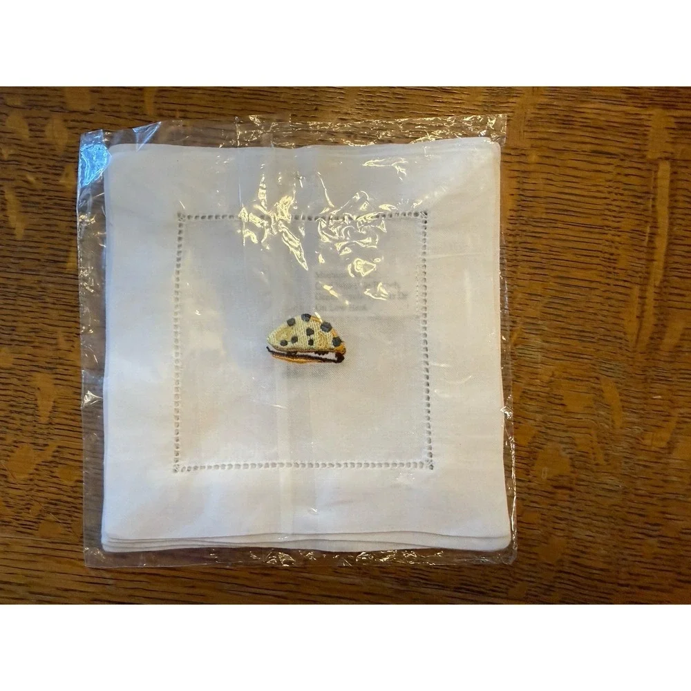 NEW Embroidered Seashell Oceanside Napkins 6